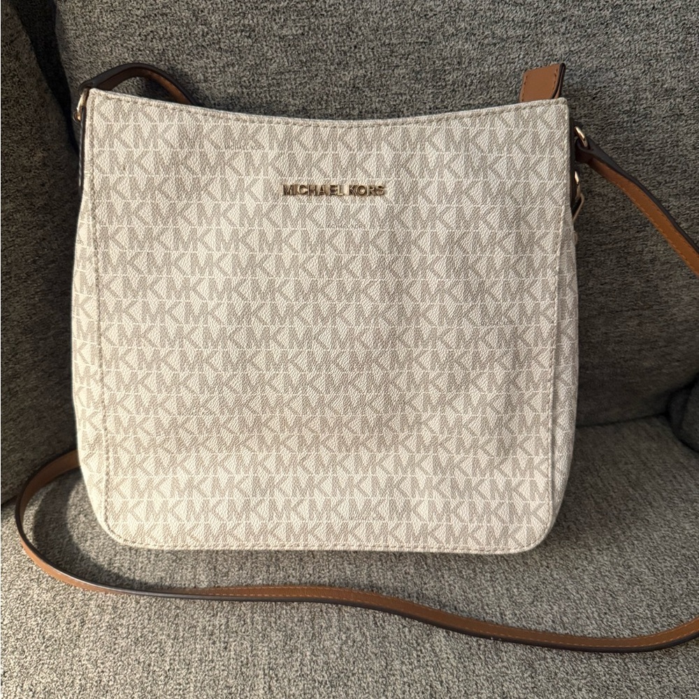 Michael Kors Jet Set Travel Crossbody